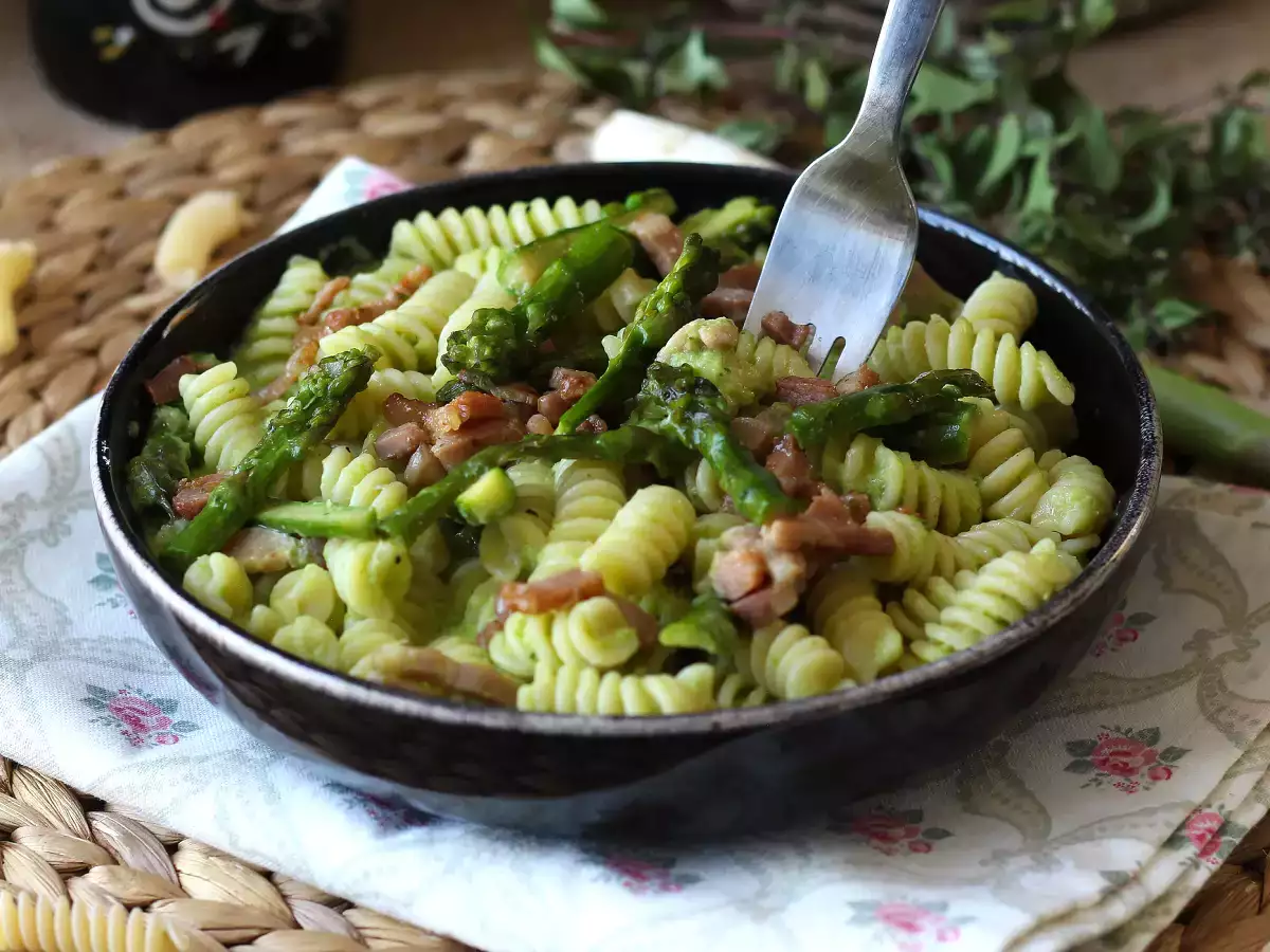 Recipe Creamy asparagus and bacon pasta: easy and tasty recipe