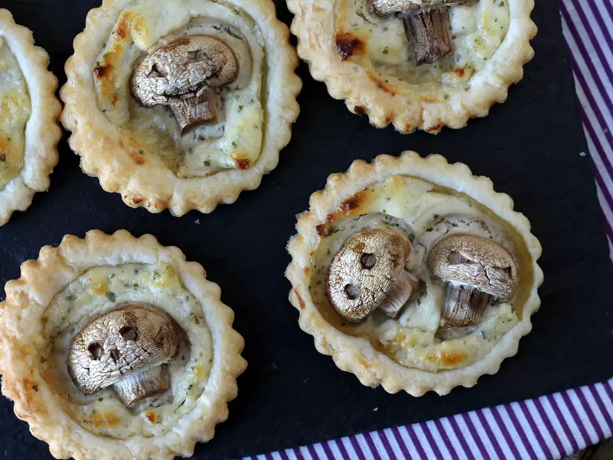 Recipe Halloween tarts with mushrooms and garlic-herb cheese