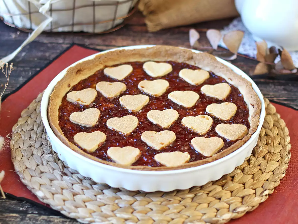 Recipe Shortbread tart with strawberry jam, perfect for valentine's day
