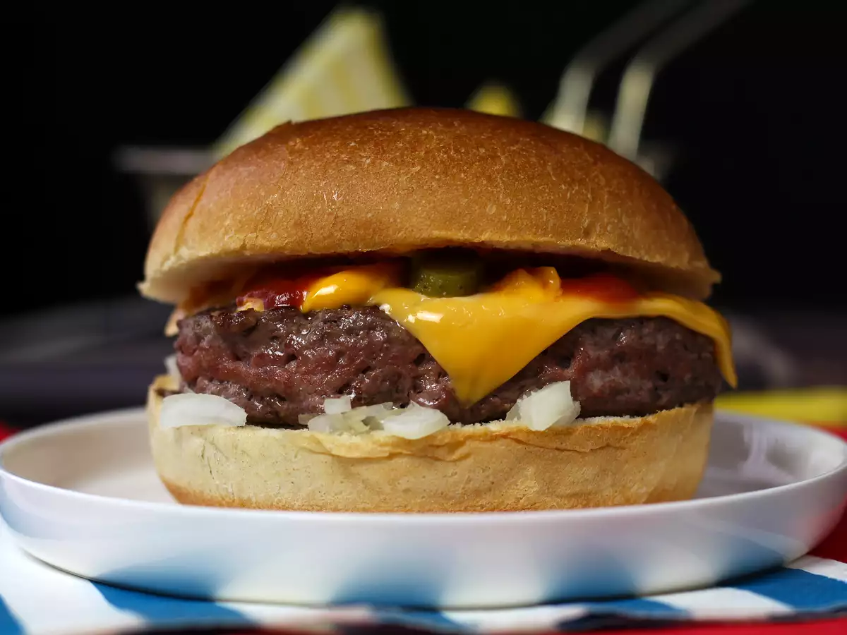 Recipe Cheeseburger, the famous burger everyone loves!