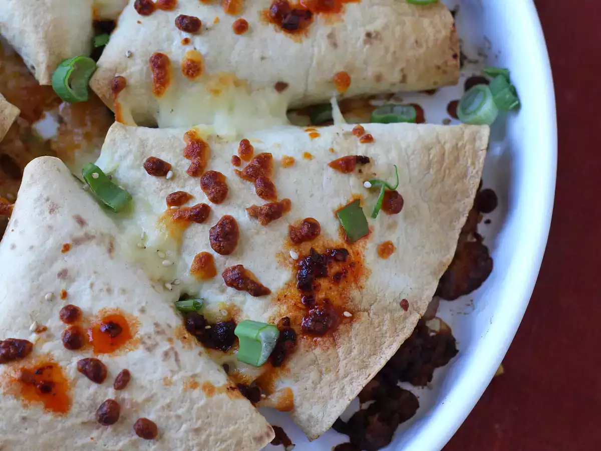 Recipe Korean style beef pockets: oven baked quesadillas with spicy meat and mozzarella