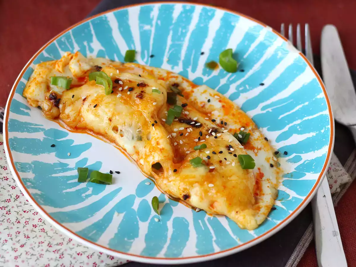 Recipe Fried eggs with honey and mozzarella, the sweet, salty and spicy express breakfast!