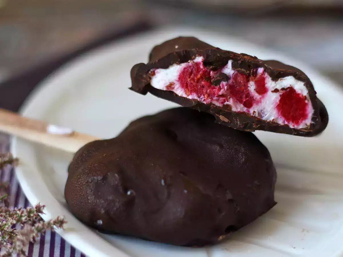 Recipe Skyr, raspberry and chocolate ice creams. the healthy snack for sunny days!