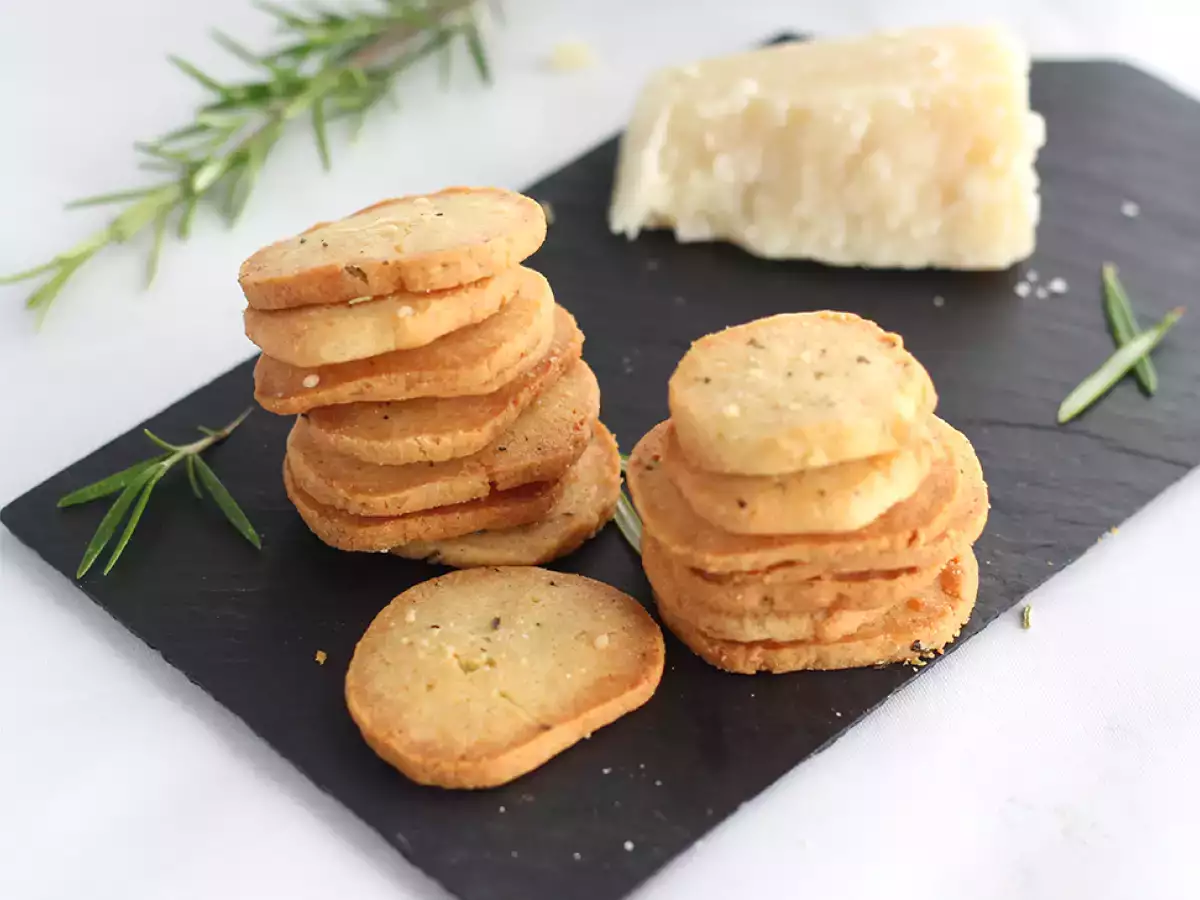 Recipe Aperitif cookies with parmesan and rosemary