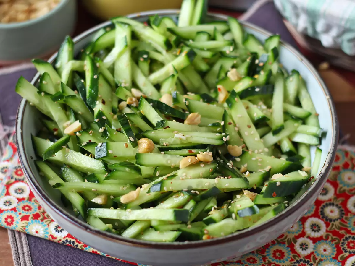 Recipe Spicy cucumber salad with peanuts