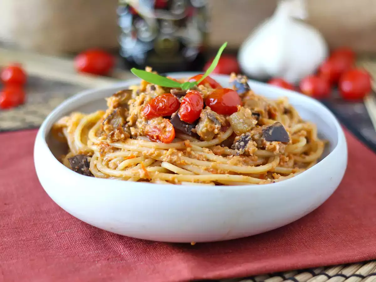 Recipe Pasta with eggplant and cherry tomatoes cream: simple and tasty recipe