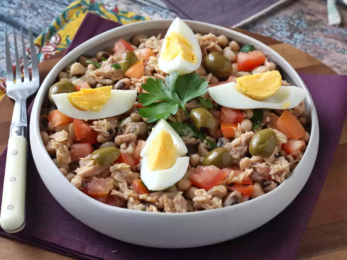 Recipe Cowpea salad with tuna, eggs and olives: the portuguese classic!