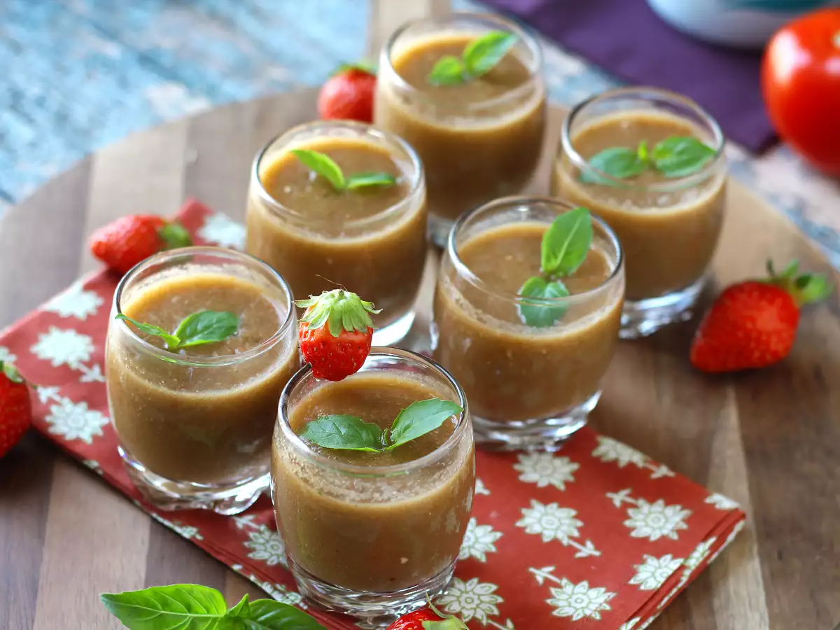 Recipe Strawberry and tomato gazpacho: a fresh and original summer appetizer