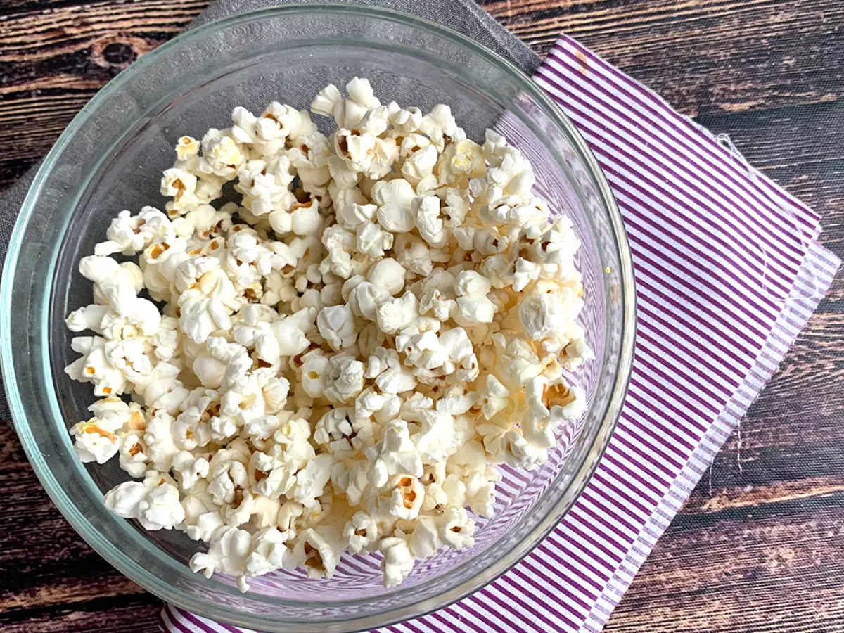 Recipe How do you make popcorn in the microwave? (without oil)