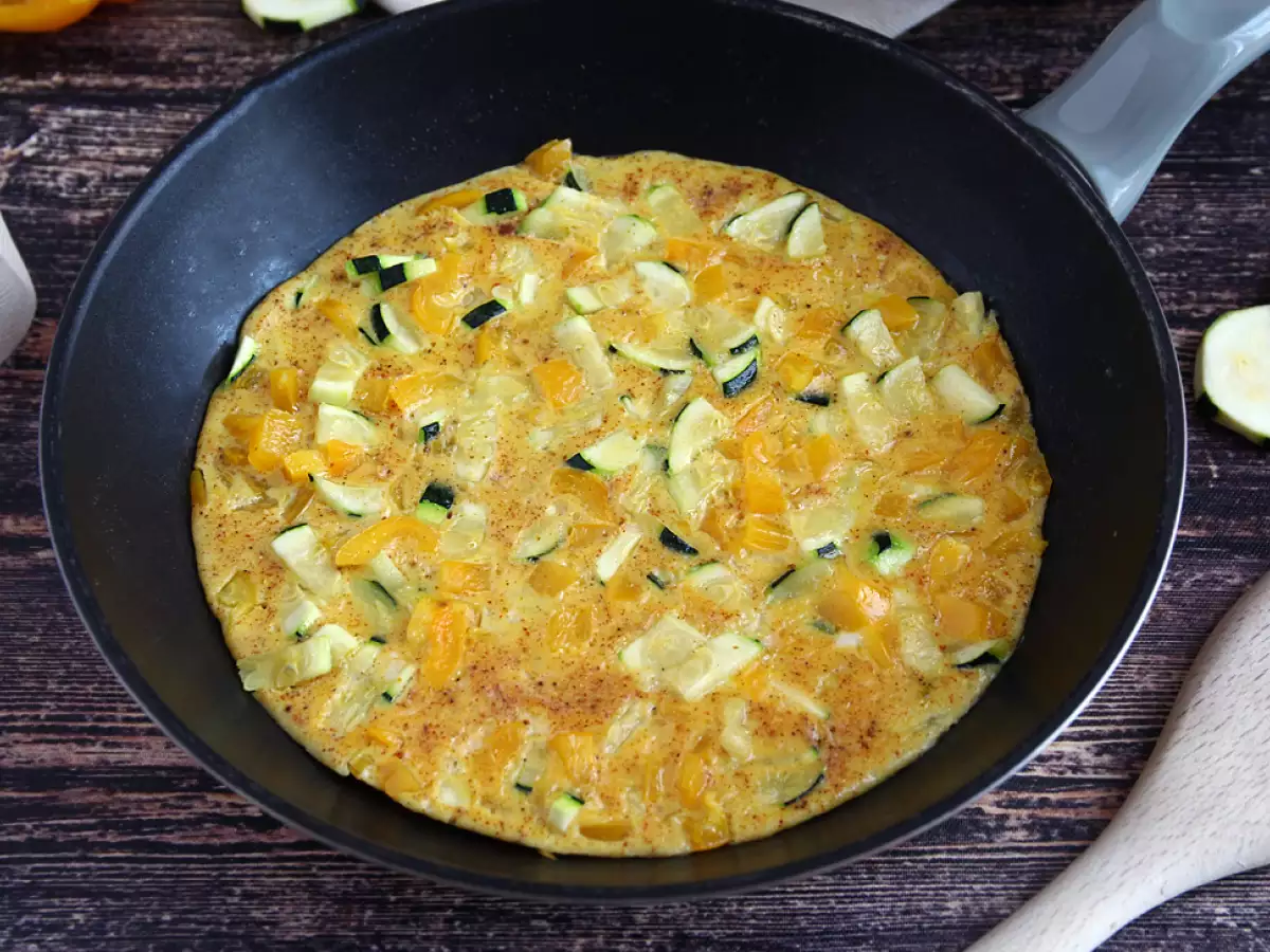 Recipe Easy omelet with bell peppers and zucchini