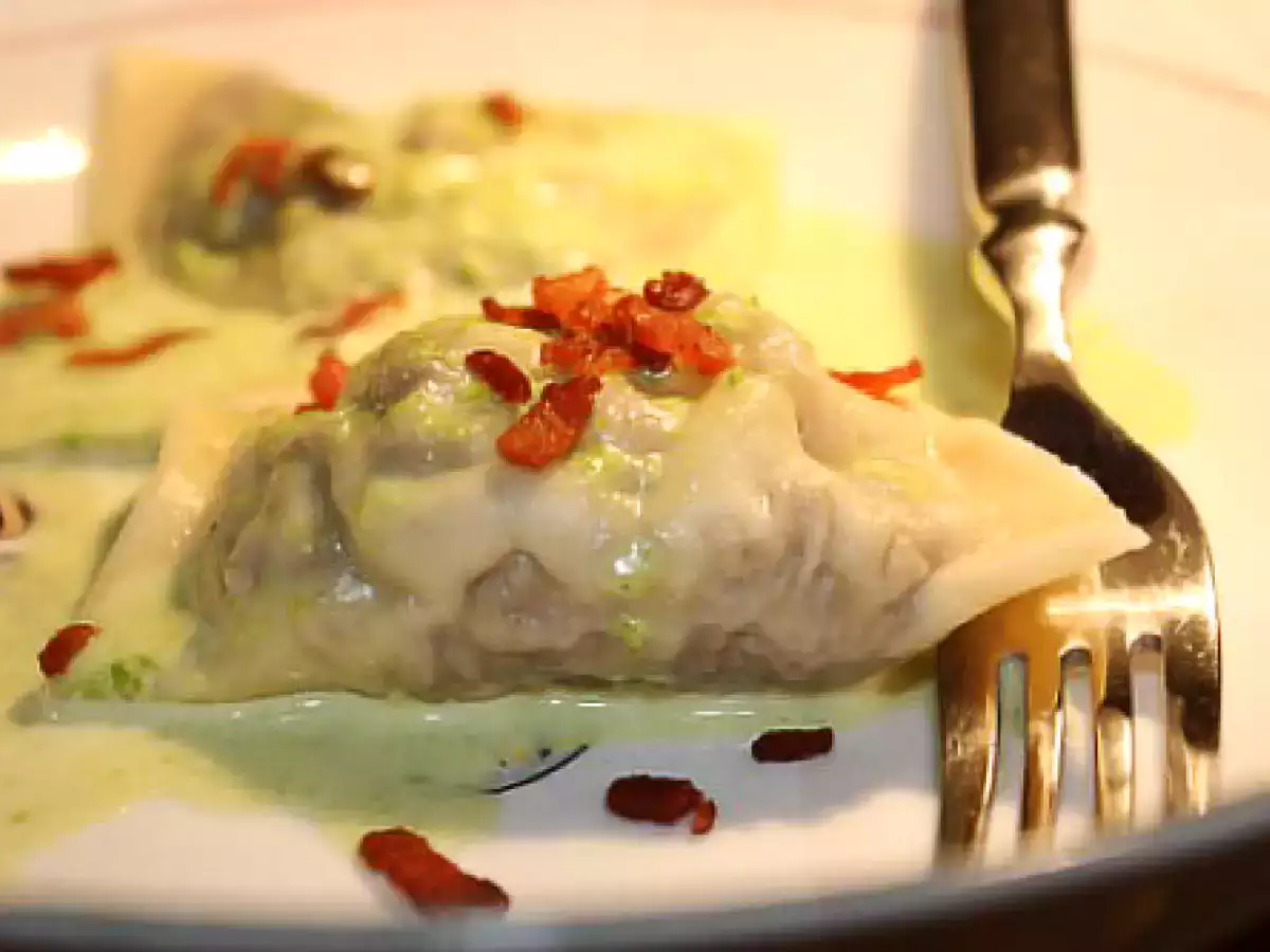 Recipe Beef ravioli with pea and bacon sauce
