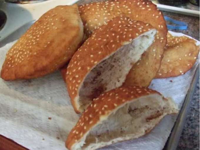 Hollow breads (banh tieu)