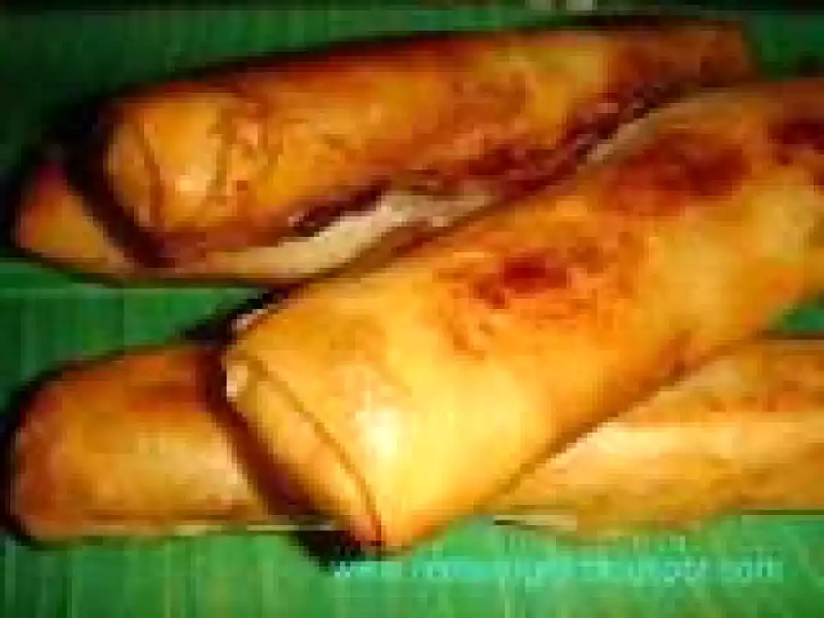 Turon or Turron or Sagimis (Banana Fritters or Banana Spring Rolls)