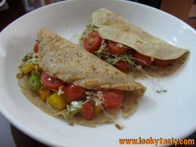 Recipe Vegan savory crepes with sauteed peppers