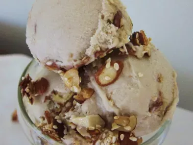 Recipe Sesame almond honey ice cream