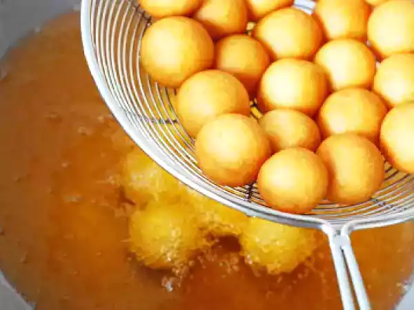 Recipe Khanom khai nok gata (deep-fried sweet potato balls)