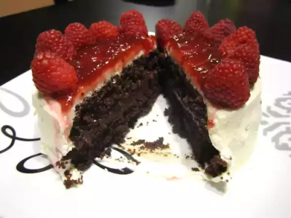 Recipe Chocolate cake with raspberry & ganache filling