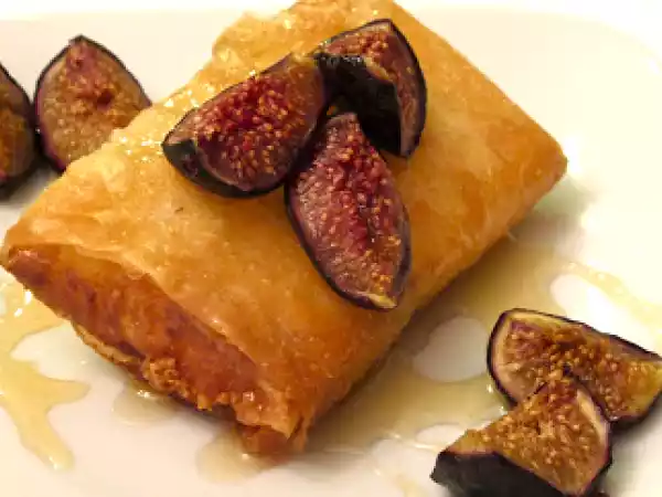 Recipe Feta wrapped in phyllo dough with honey and roasted figs