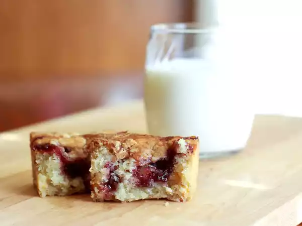 Recipe Raspberry swirl blondies