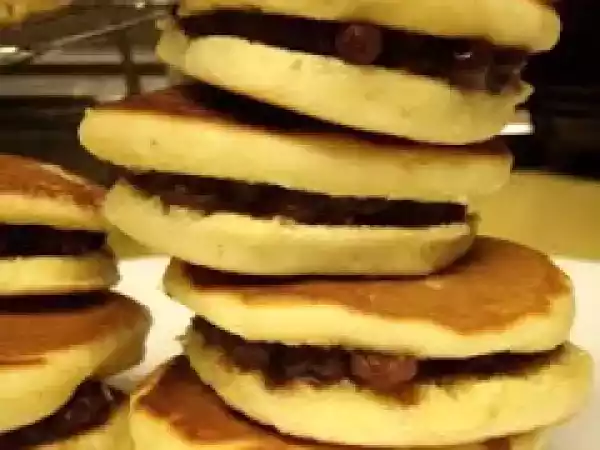 Recipe Dorayaki (japanese filled pancakes)