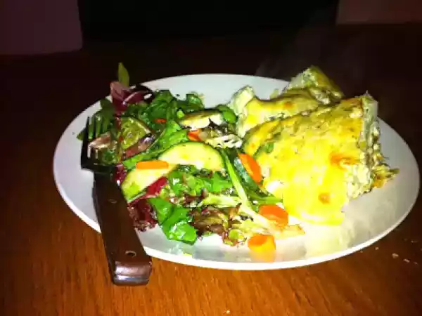 Recipe Meatless monday: cauliflower & caramelized onion frittata and figgy salad