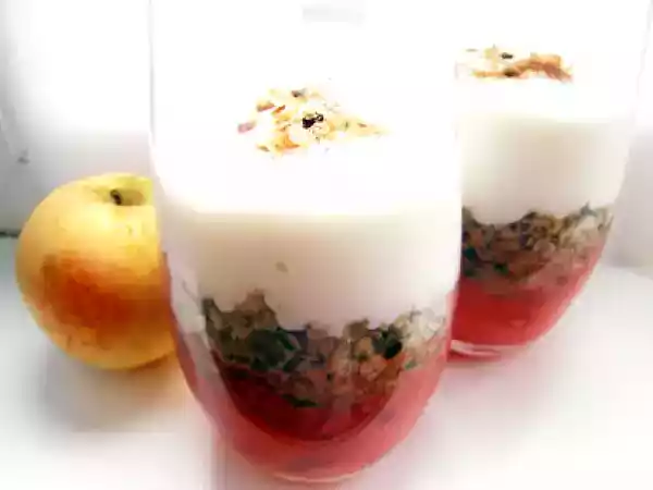 Recipe Proud parents and breastfeeding-safe apple pear cranberry parfait