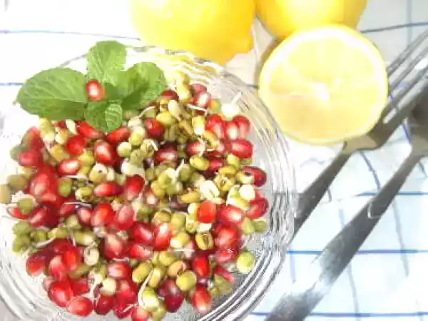 Recipe Sprouts & pomegranate salad