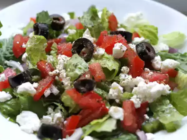 Recipe Greek salad (and a giveaway!)