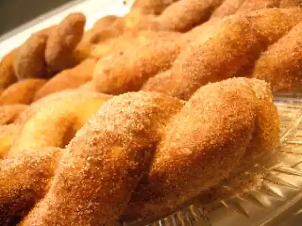 Recipe Cinnamon twist doughnuts (daring bakers challenge)