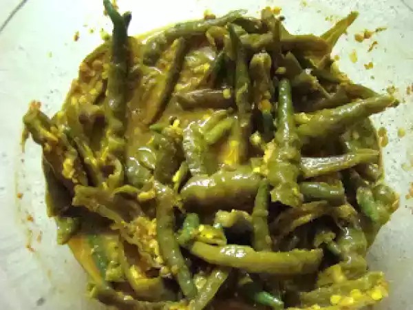 Recipe Quick green chili pickle without oil