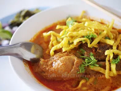 Recipe Thai khao soi khai (curry noodle soup)