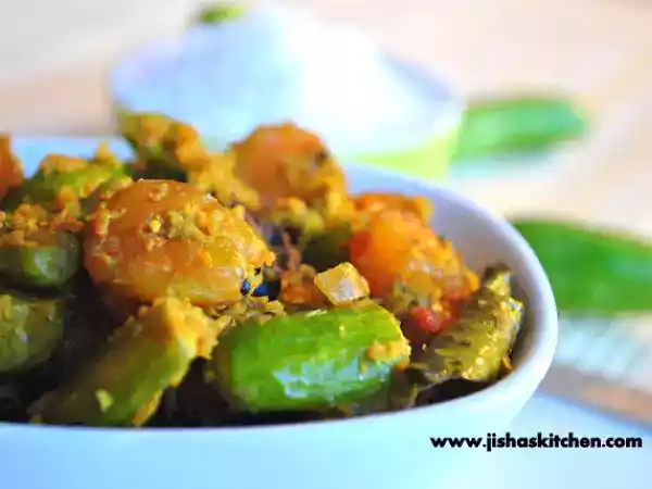 Recipe Kovakka chemmeen thoran / ivy gourd - prawn stir fry with coconut