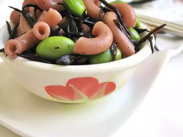Recipe Edamame, hijiki, pomegranate-infused pasta salad