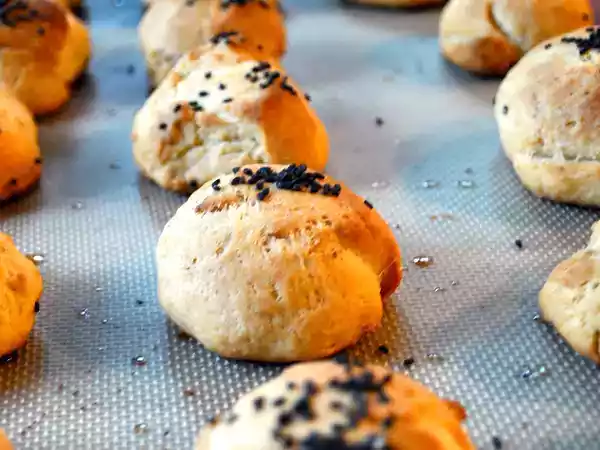 Recipe Buttermilk dinner rolls and pom yogurt breakfast