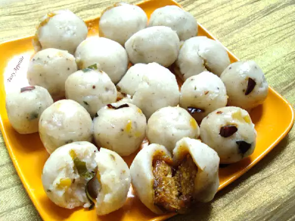 Recipe Hot n sweet rice flour dumplings / uppu urundai / kaara kozhukattai & vella kozhukattai