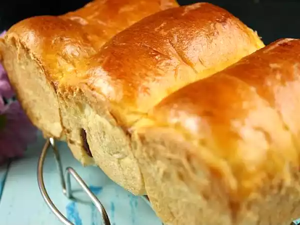Recipe Japanese style red bean swirl bread