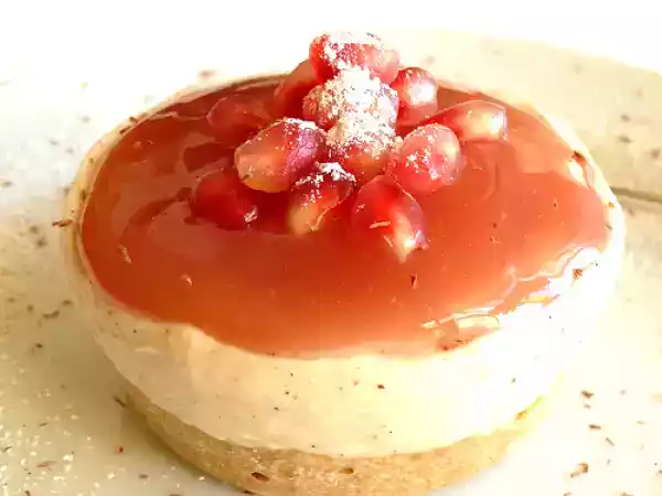 Recipe Cacao and ginger mini cheesecakes with pomegranate sauce