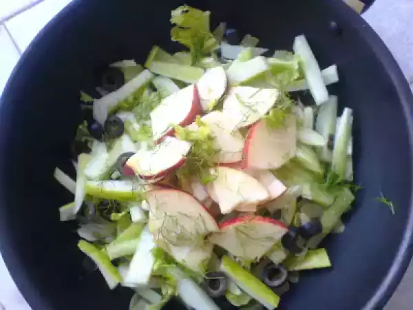 Recipe Lettuce, apple, and cucumber salad