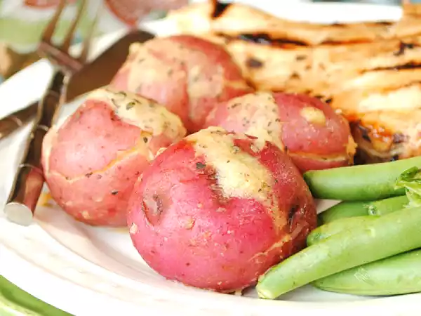 Recipe Paprika, basil and garlic red skin potatoes