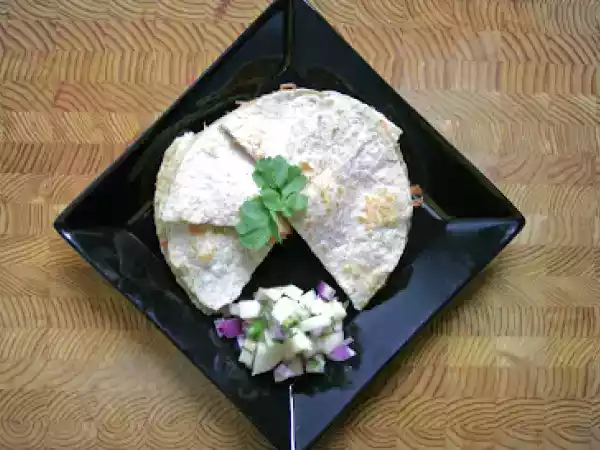 Recipe Bbq chicken quesadilla with green apple salsa