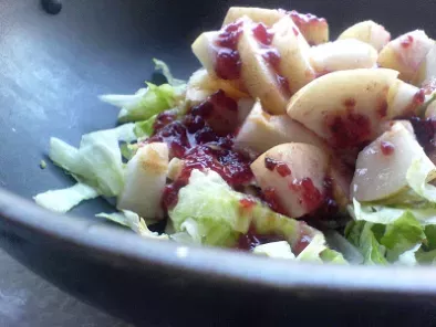 Recipe Lettuce and pear salad with a quick raspberry vinaigrette