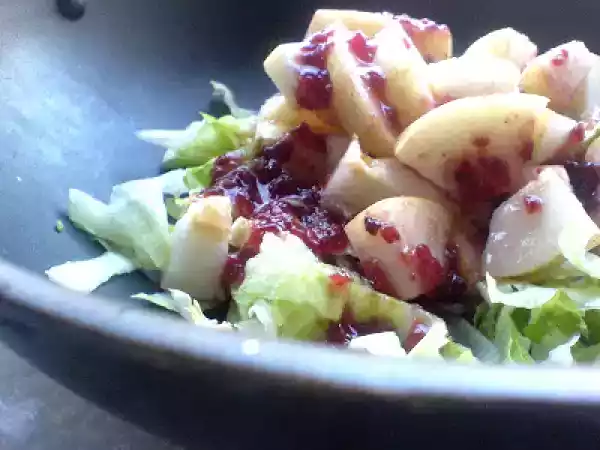 Recipe Lettuce and pear salad with a quick raspberry vinaigrette