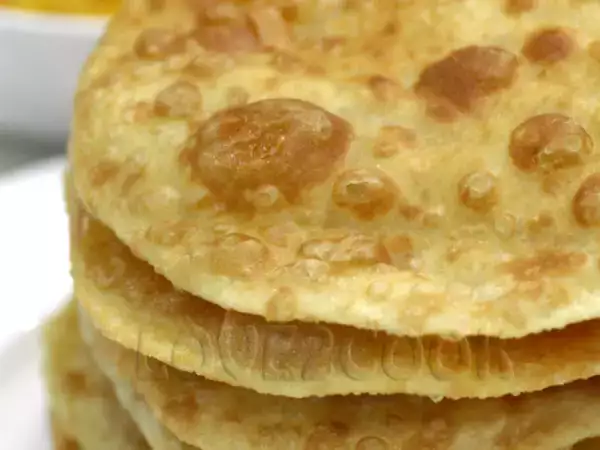 Recipe Poori / puri (indian fried flatbread)