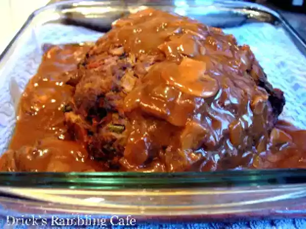Recipe Momma's 'steak-like' meatloaf with mushroom gravy