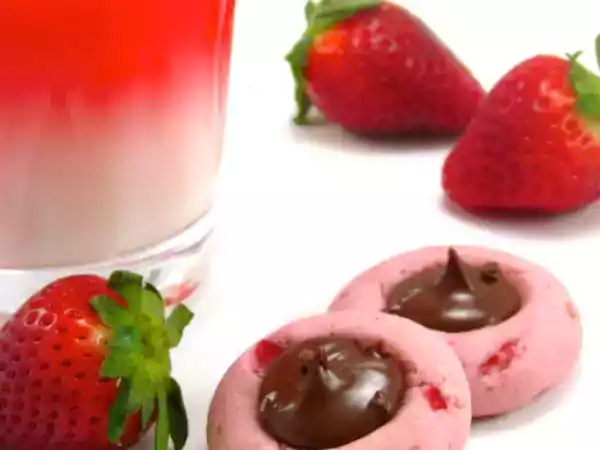 Recipe Strawberry-nutella thumbprint cookies