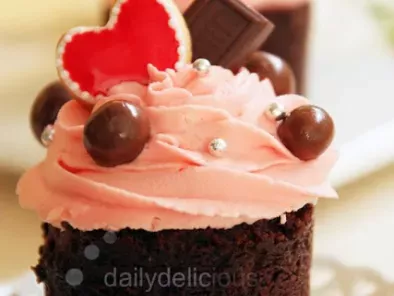 Recipe Valentine chocolate strawberry cupcake