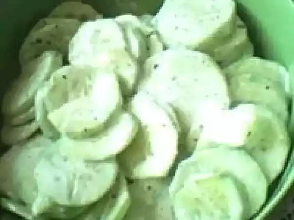Recipe Cucumber salad with sour cream