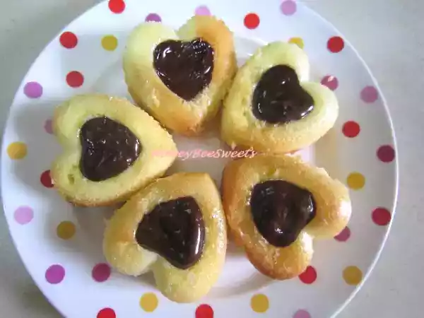 Recipe Mini genoise cakes with dark chocolate ganache