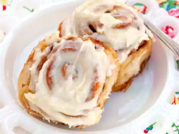 Recipe Cinnamon rolls with cream cheese icing