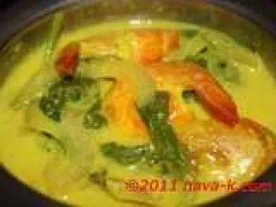 Prawn And Spinach Sodhi (Coconut Gravy)